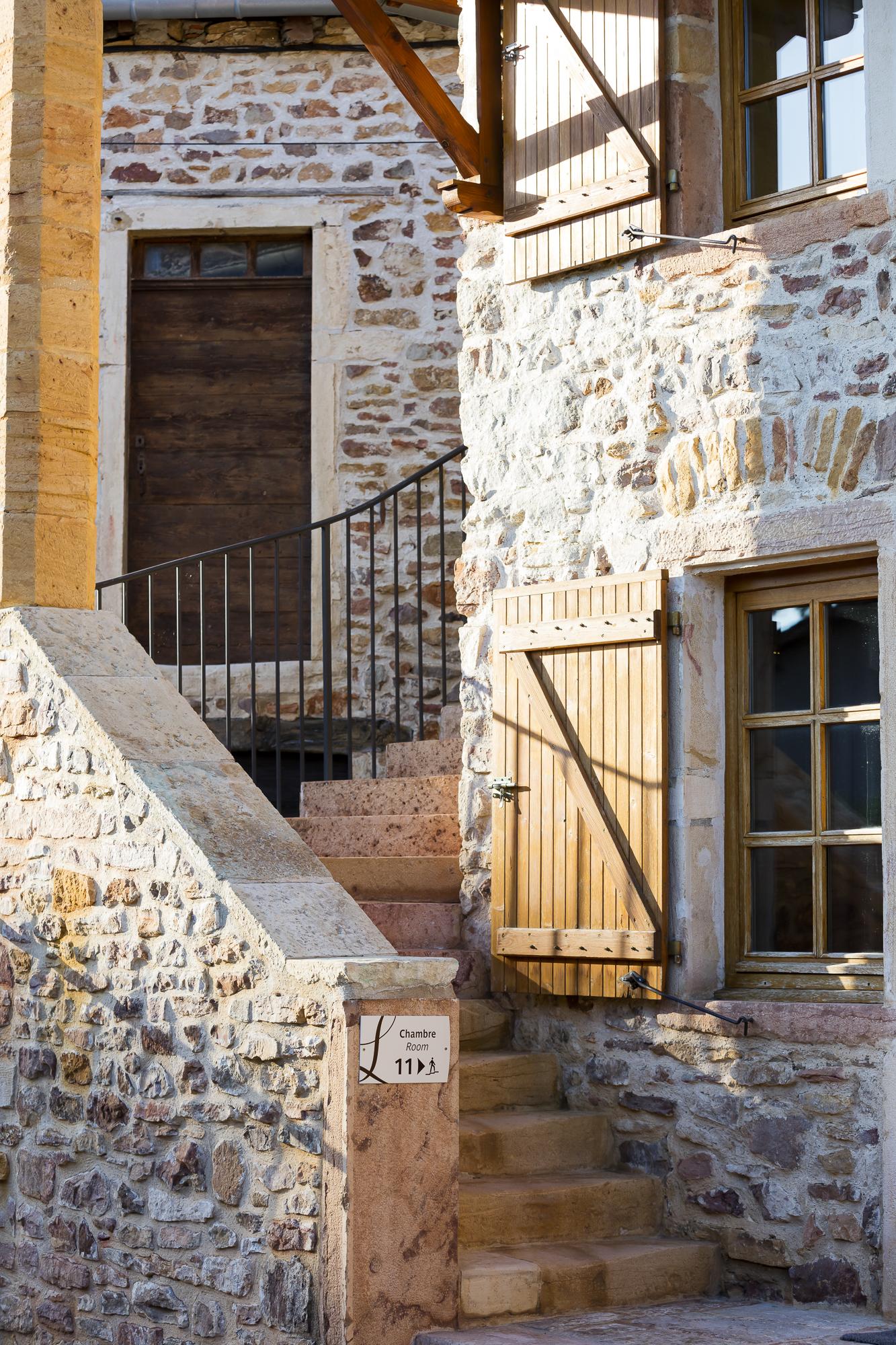 Contact Hotels Le Savigny & Spa Blace Экстерьер фото