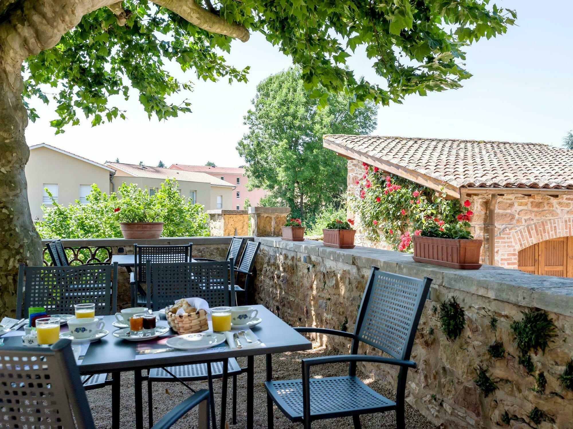 Contact Hotels Le Savigny & Spa Blace Экстерьер фото
